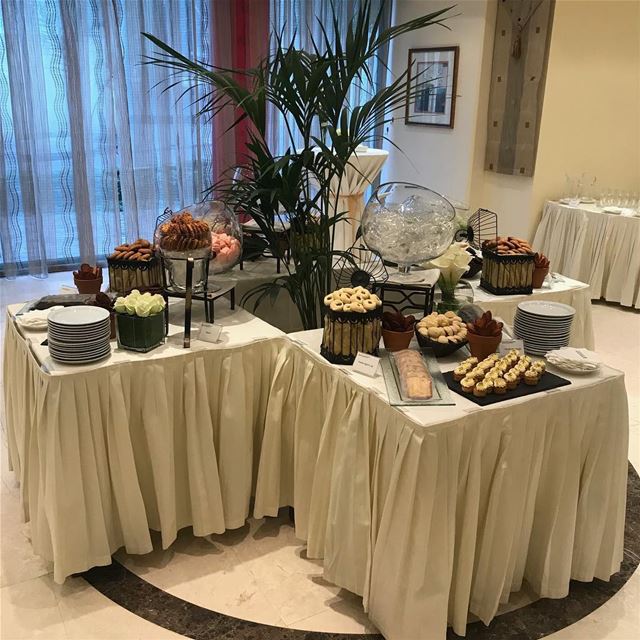 💐 🍪 🇱🇧...  welcoming  flowers  display  hotels  cookies  lebanon ... (Ashrafiyah, Beyrouth, Lebanon)