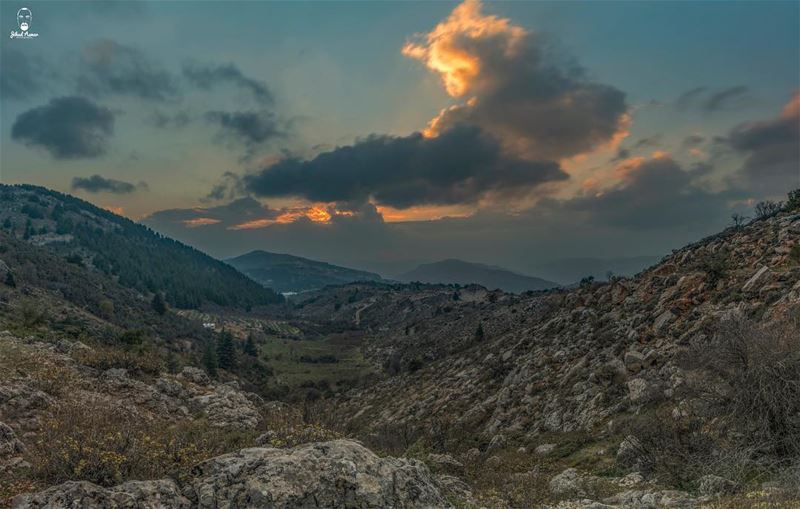 What do you see in the clouds?!... (Bmahray, Mont-Liban, Lebanon)