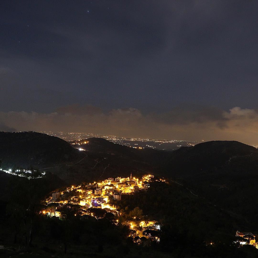 What do you wish for at night ? 🌃.... nightphotography night... (Haïtoura, Al Janub, Lebanon)
