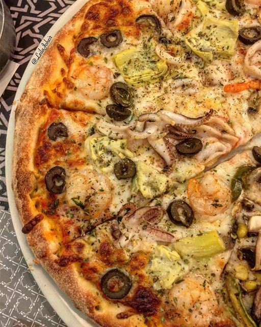 What i'm craving right now🙄  sorrydiet  tb  sunday  pizza  seafood ... (Terrace Beirut - Kantari Village)