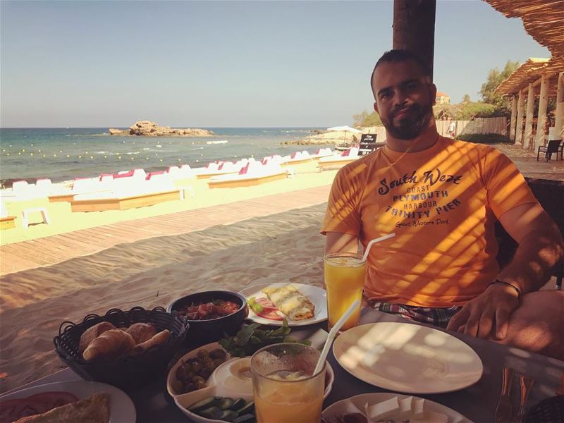 What is better than such a breakfast 🍳 🥐 🥓🧀🥒🍅!! Beside the beach of... (Eddésands Hotel & Wellness Resort)