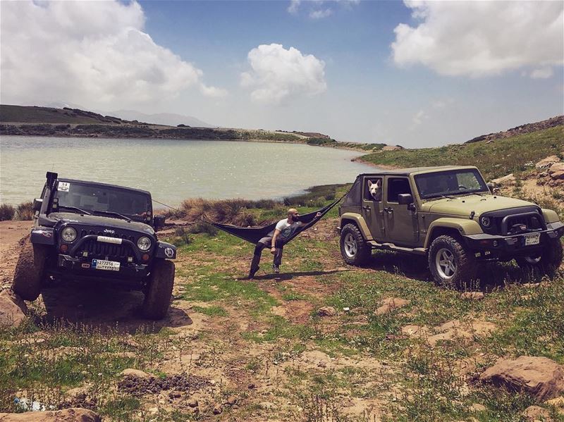 What's better than one jeep? 2 jeeps....and a dog!🐾 adventuretime ... (Jord Sannîne)