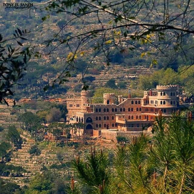  whatsuplebanon worthdoinglebanon insta_lebanon instalebanon instalebnen... (Beit El Dine Palace)