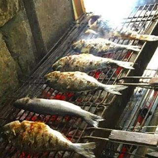 When its come to Sunday lunch the first thinking is BBQ... And what if the BBQ is fish!!! 💃💃💃💃💃💃🍡🍡 Photo capture by @repost_restaurant  (Mina- Jbeil)