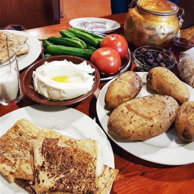 When simplicity is the key to rich taste and cozy atmosphere. B7ebak ya... (Faraya, Mont-Liban, Lebanon)