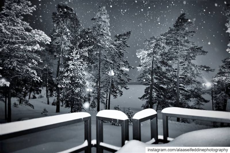 When snow replaces the stars... ❤️❤️... dubai  mydubai  picsdubai ... (Aalto University)
