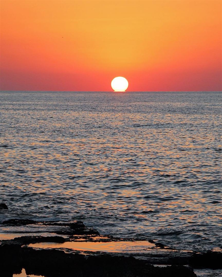 When the sun goes down ...  lebanon  lebanon_hdr  ig_lebanon ... (Corniche El Manara. Ein El Mrayseh)