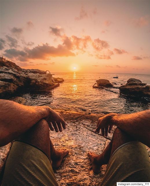 When the sun is setting, leave whatever you’re doing and watch it 🌅Photo... (Batroûn)