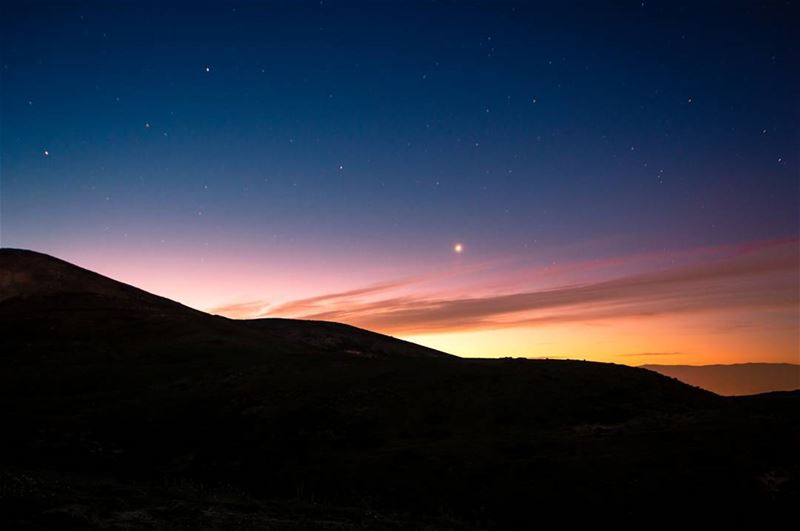 When the sun rises and kisses the stars, a new day begins 🌄🌌....... (Jord Sannîne)