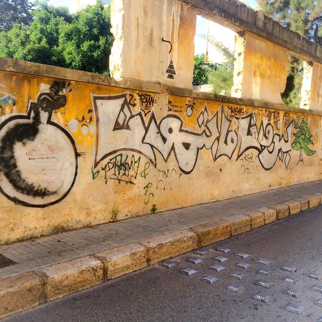 When the walls talk... 💛💛💛 Beirut ma betmout! Beirut will not die. ... (Achrafieh, Beirut)