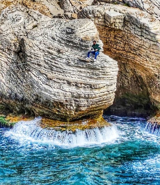 When u are at the perfect spot  fishing  beirut  beirutcity  raouche  sea ... (Raouché)