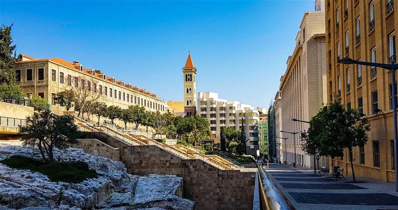 When you believe in Freedom.. You see the Whole World in your Hand..🍃🌐🍃 (Downtown Beirut)