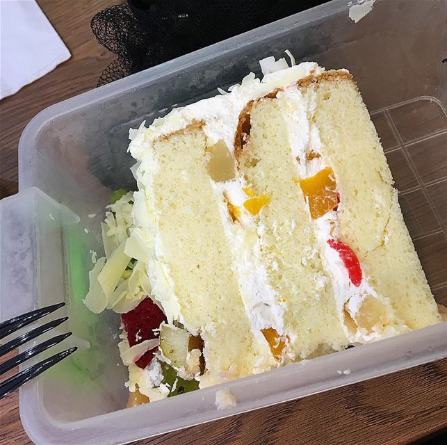 When your friend brings you cake to work 😍.  lucky  food   eat   yummy ... (Beirut, Lebanon)
