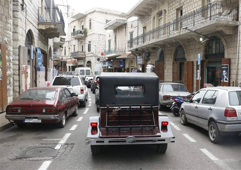 Where are u going pal?  ontheroad  inthecity  vintage  cars  vintagecar ... (Aley)