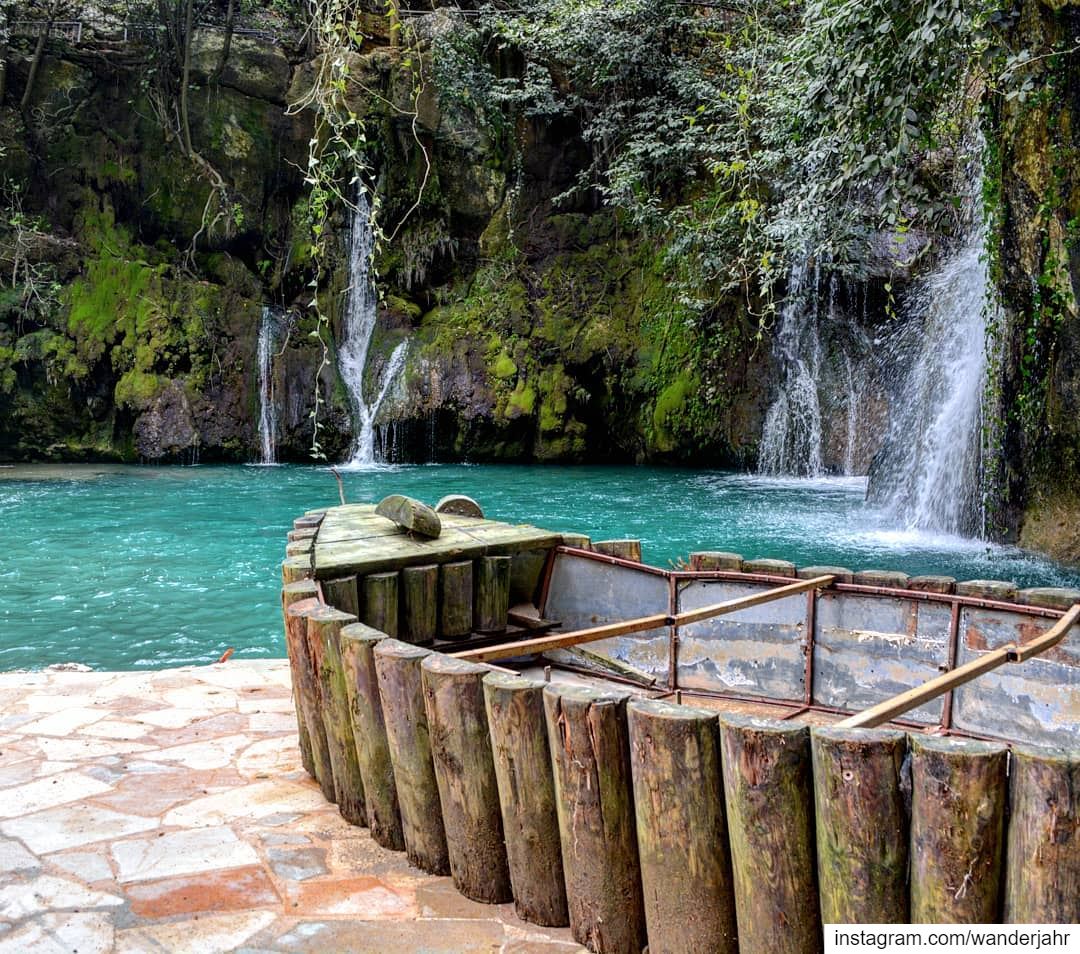 Where do you wanna go? 💙⛰🚤🌊  lebstory  lebanontraveler  lebanonbyalocal... (Baakline, Mont-Liban, Lebanon)