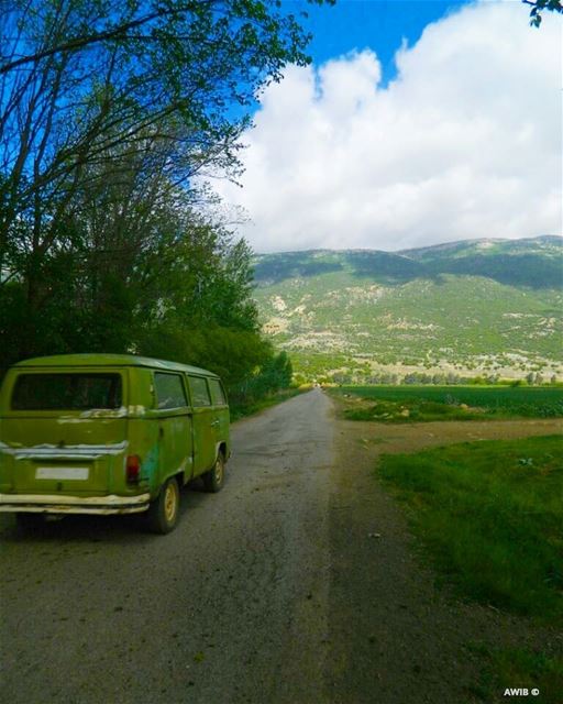 Wherever you go, go with all your heart🚌 trip  road  streetphotography ...