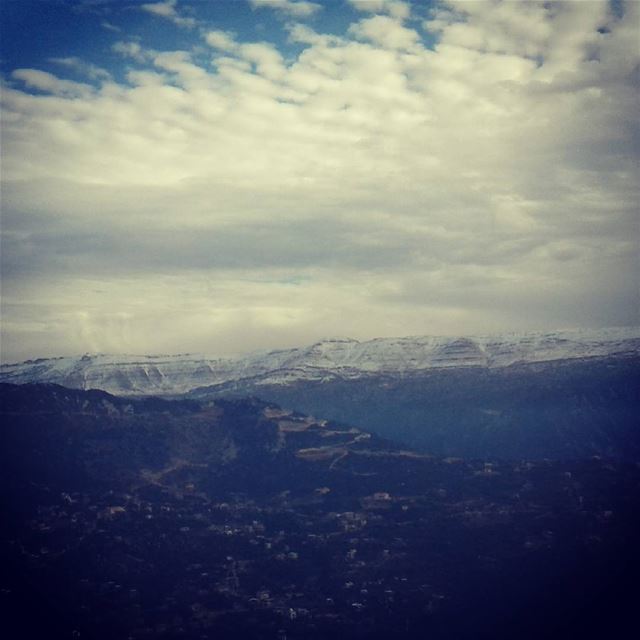 White is coloring,Wind is singing,Winter is coming!....