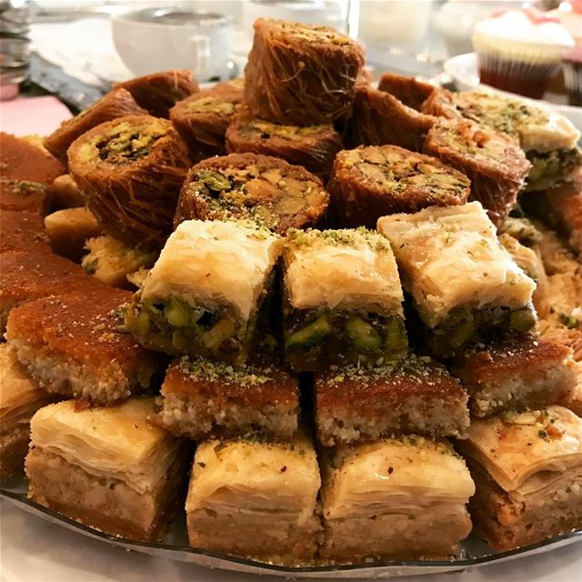 Who can resist those little delicious baklawa??? I can never stop stuffing... (Yalla Yalla)