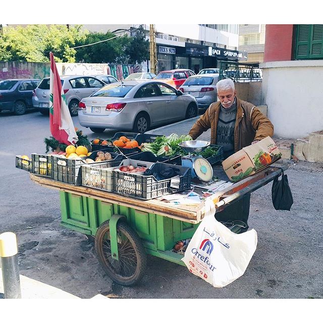 Who needs Carrefour when we have this in our streets 🍊🇱🇧liveauthentic (Beirut, Lebanon)