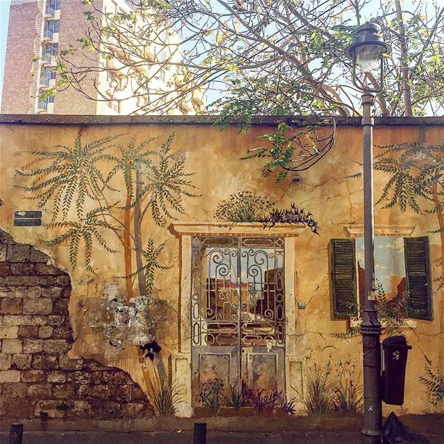 Who’s playin’ tricks on me?::::::::::::::::::::::::::::::::::::::::::::::: (Achrafieh, Lebanon)