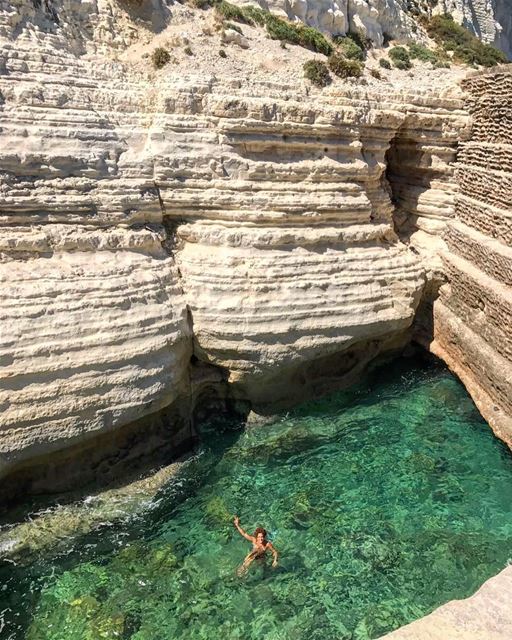 Will you jump already 😎! triptothesouth  clearseawater  naqoura ... (Bayadah, Al Janub, Lebanon)
