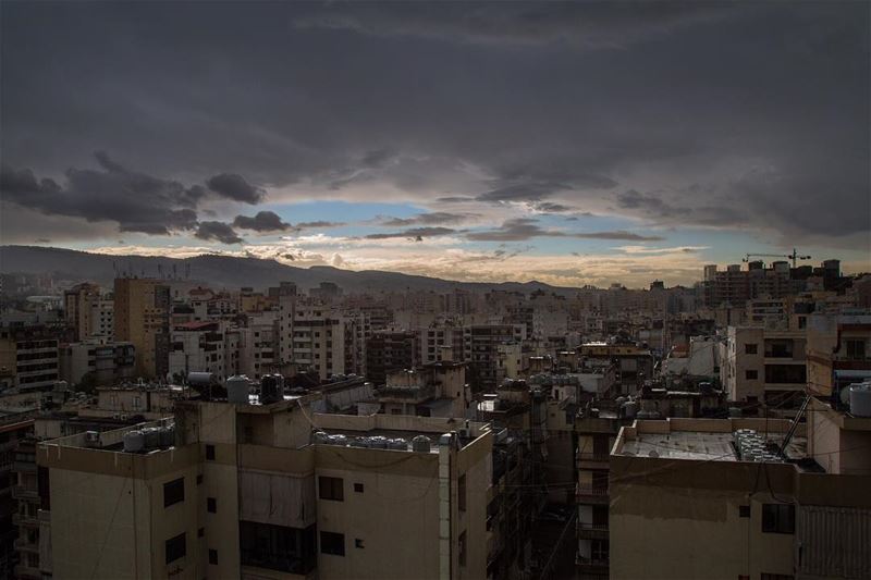 Winter days..... cloud  cloudporn  skies  skyporn  city  urban ... (Beirut, Lebanon)