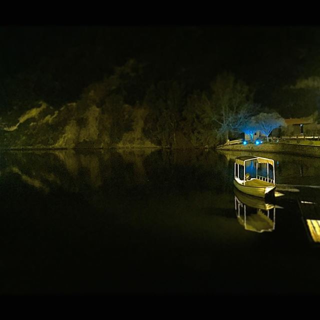 Wishing you a peaceful & beautiful Sunday evening 🌠💚... (Lac de Bnashii)