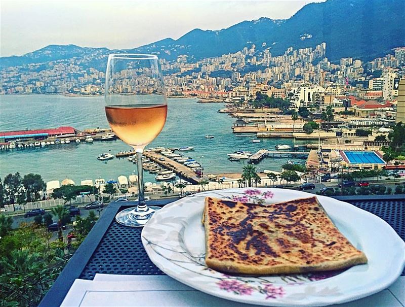 Wishing you a sweet Sunday evening 🌹___________________________________... (La Creperie)