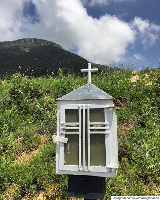 Wishing you all a blessed Sunday🙏💙 a7labaladbil3alam 🇱🇧........ (Akoura, Mont-Liban, Lebanon)