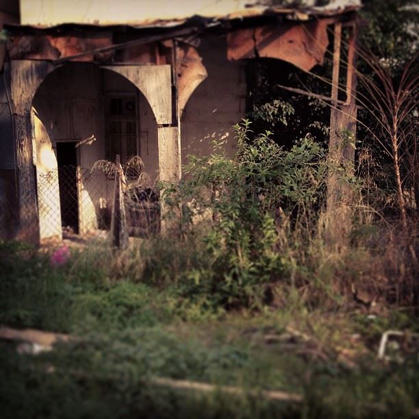  worn  shabby  tatty  old  house  Beirut  lebanon  artistic ...