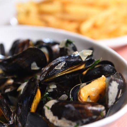 Yam Yam Yam 😍😍😍Moules et Frites every Thursday at  Byblossurmer...