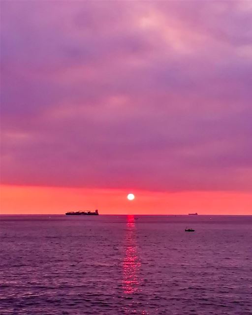 Yep, we definitely have fantastic cotton candy sunsets in Lebanon too🍭😉-
