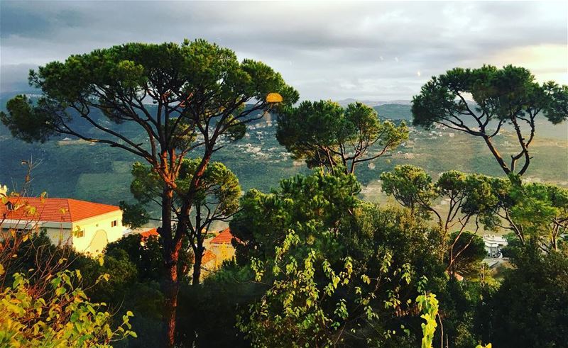 Yes, my country 🇱🇧 is beautiful. beirut  lebanon  sun  sunrise  city ... (Baabdâte, Mont-Liban, Lebanon)
