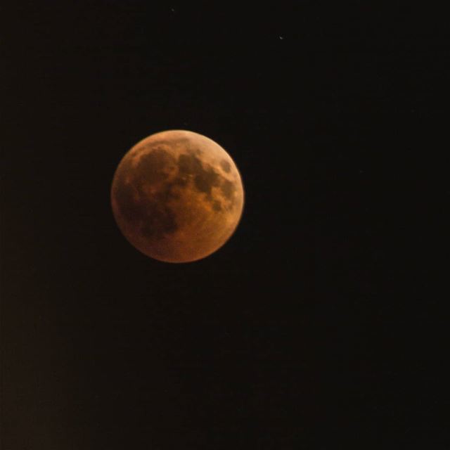 "You can be the moon and still be jealous of the stars" -Gary... (Cheïkh Tâba, Liban-Nord, Lebanon)