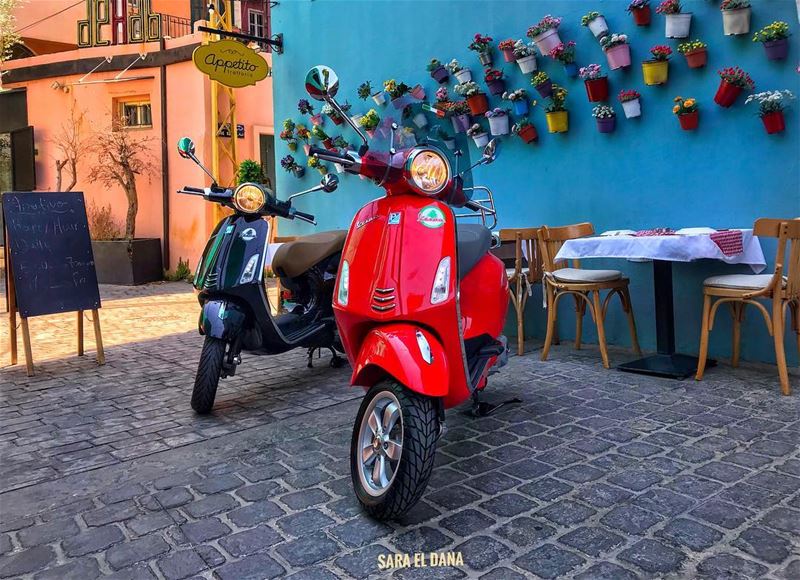 You can’t visit an Italian restaurant on anything but an Italian bike! 🇮🇹 (Beirut, Lebanon)