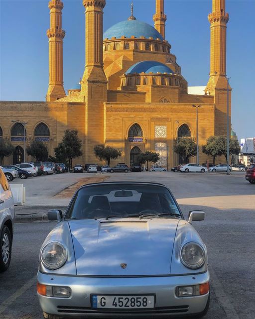 You cant not love this• beirut  lebanon  porsche  mosque  porsche911 ... (Centre-ville de Beyrouth)