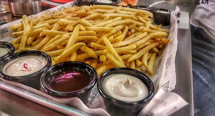 You have to be a TIGER to handle this 1.5 KG of fries 🍟 🐅.============== (Champs Fitness)