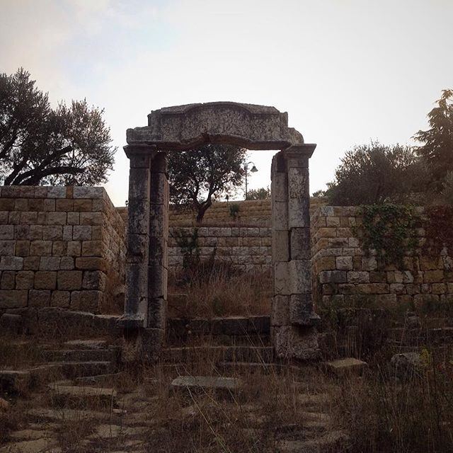 You'll find ancient places everywhere in Lebanon. I mean, everywhere. (Deir El Kalaa-Beit Meri)