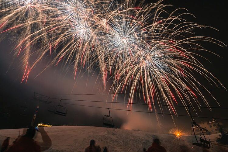 Young people or adults, everyone enjoys the show lebanon  mzaar ... (Faraya Mzaar)