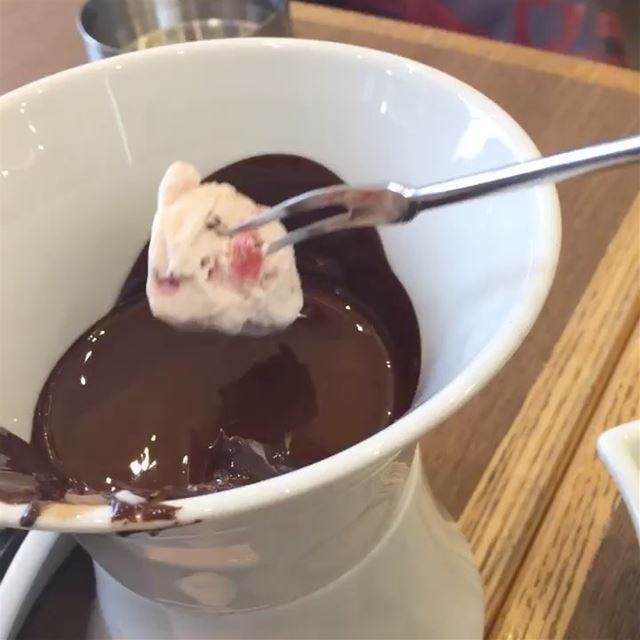  yummy  dipping  the  icecream  in  chocolate  hagendazs  lebanon ...
