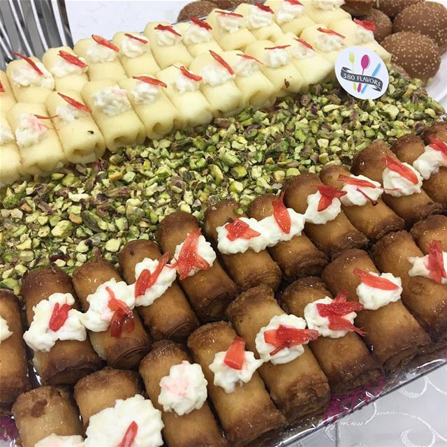 Znoud & mchabechleh 💛💛 heaven 😋🤤 @douaihysweets ... 580flavors ... (Ehden, Lebanon)