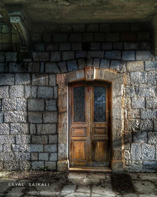 ⩔Ɨ₦₮₳₲Ɇ••••• lebanon old house door vintage vintagestyle... (Falougha, Mont-Liban, Lebanon)