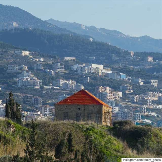 ʳᶤˢᵉ ᵃᶰᵈ ˢʰᶤᶰᵉ ᴮʸᴮᴸᴼˢ 🏠.. ......... picoftheday  lebanonbylens... (Byblos - Jbeil)