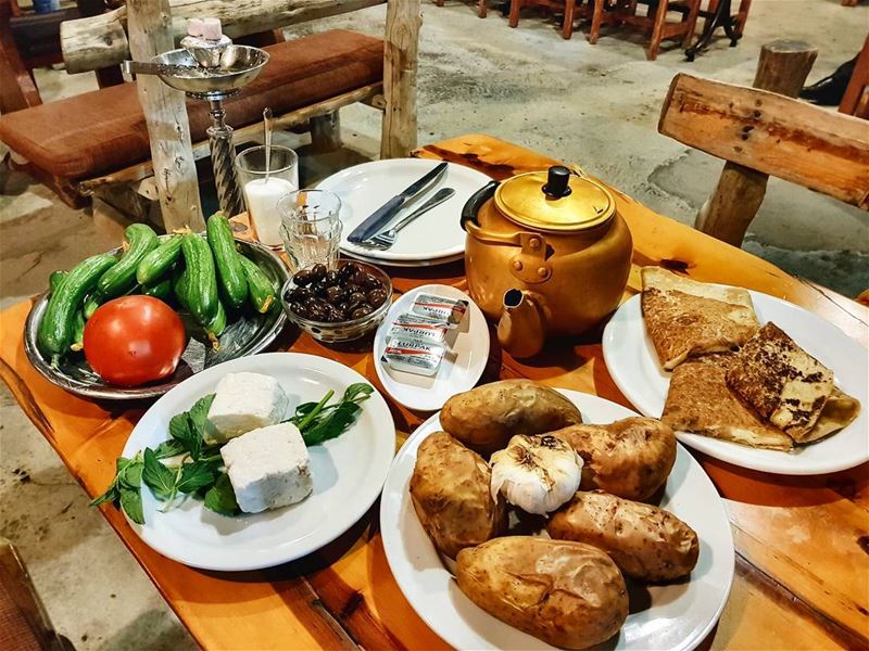 Вкусно по-русски ниже ⬇️Jalset Al 3erzel is a cozy village style... (Al 3erzel , Faraya)