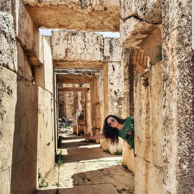 Там, где цветет душистый жасмин, где строили свои крепости отважные крестон (Baalbek , Roman Temple , Lebanon)