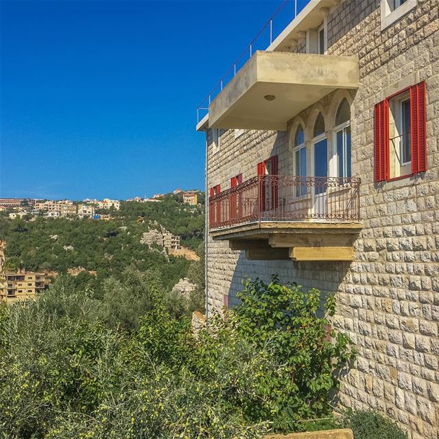 Պատշգամբ 🏚  Lebanon  whatsuplebanon  instagram  lebanon_hdr ... (Daraya, Zgharta)