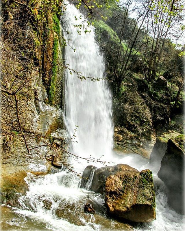 أجمل قطعة خلقها ربي ورماها ب لبنان... Waterfall  waterfalls  water  river ... (Kfarhelda)