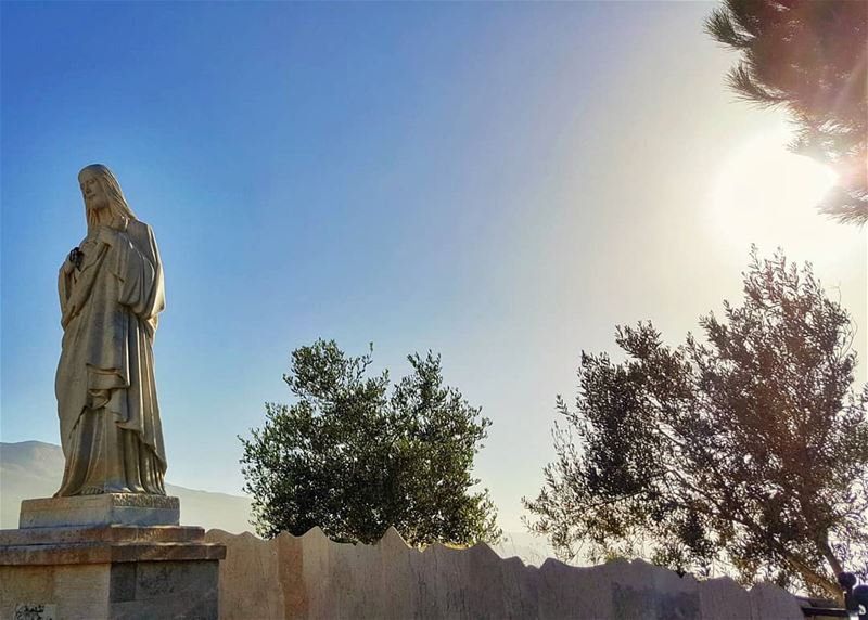 أسجد أمامك إلهي أعترف بك ملكيها هي حياتي في يديك إفعل بها ما تريد... (Bcharreh, Liban-Nord, Lebanon)