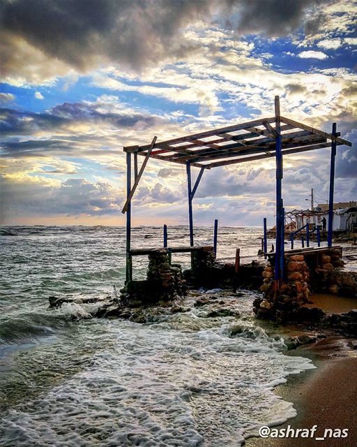 أمي... أضعت يديّاعلى خصر امرأةٍ من سرابأعانق رملاً... أعانق ظلاًرأيت كثي (Tyre, Lebanon)