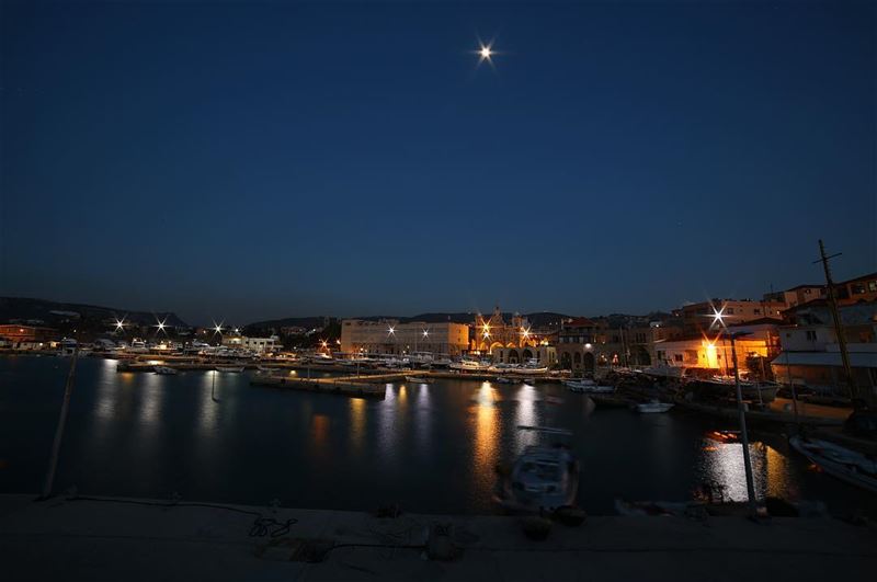 أنا خوفي من عتم الليل و الليل حرامي...  batroun  oldport  sea  sky  boat ... (Batroûn)